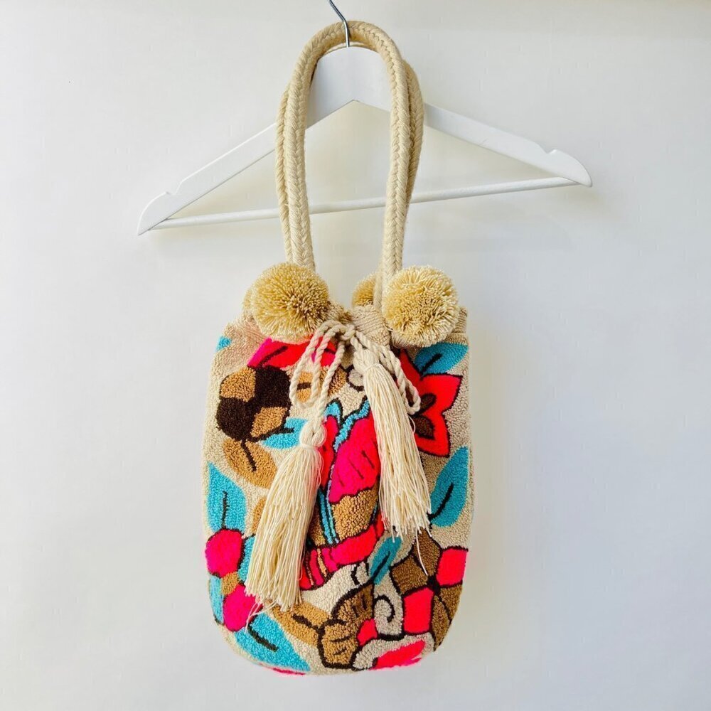 Hand punch needles Wayuu bucket bag in floral design